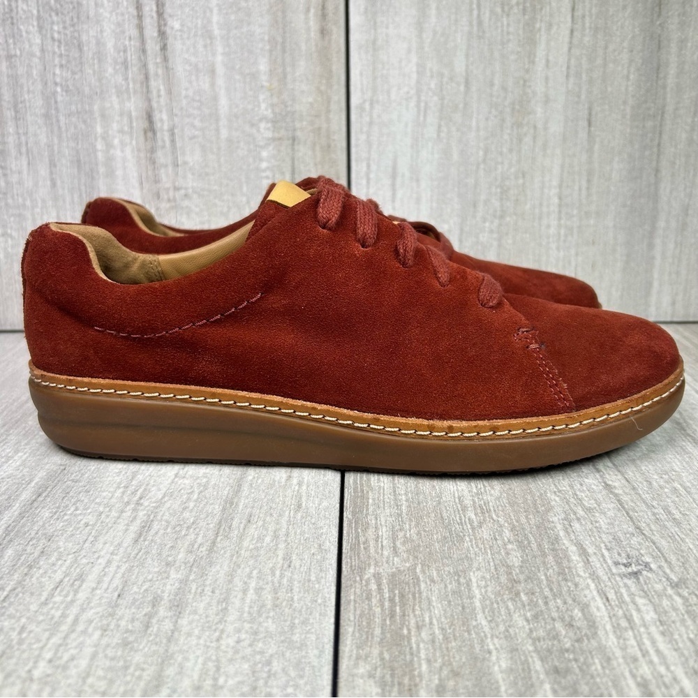 Clarks Amberlee Crest Rust Maroon Suede Classic Sneaker Lace Shoe Womens Size 9 - Picture 3 of 11
